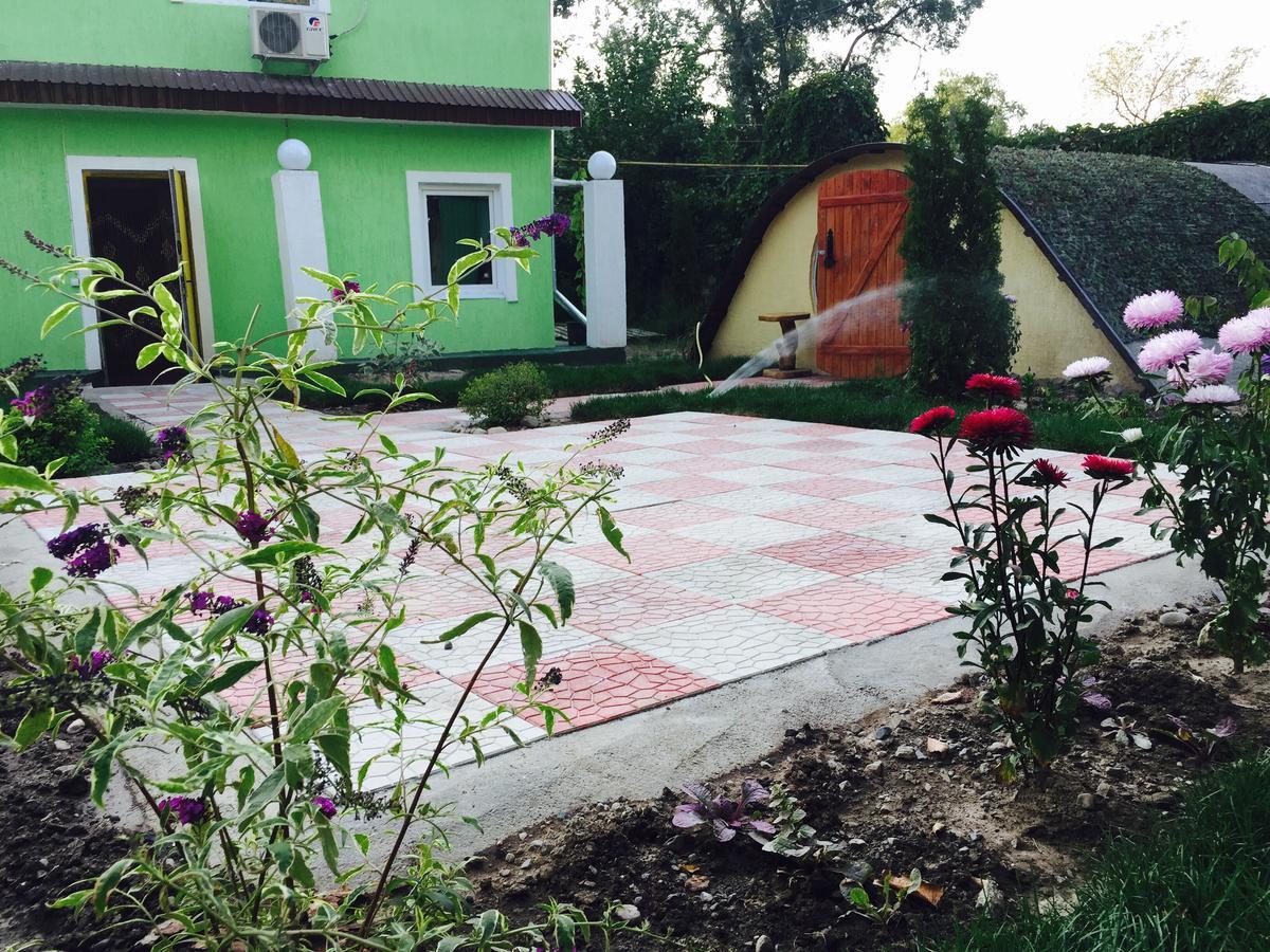 Alma Cinema Hostel Koktobe Exterior photo